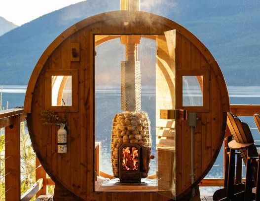 Nakusp House | Kootenay Lakeview Retreats - Forest Cabin