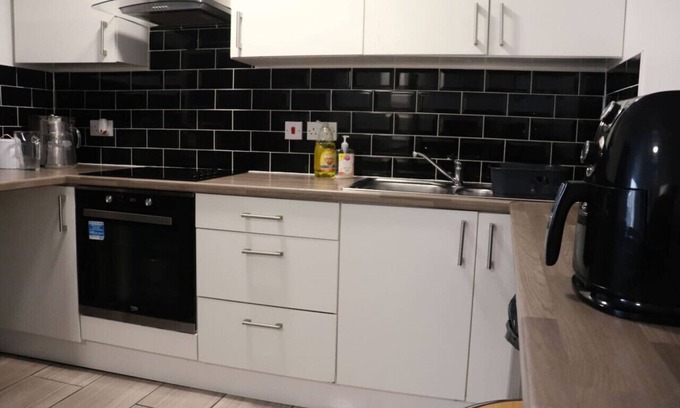 Anfield Cabin | Kop View Hotel - Sleeps 4 - Ensuite Room - 1