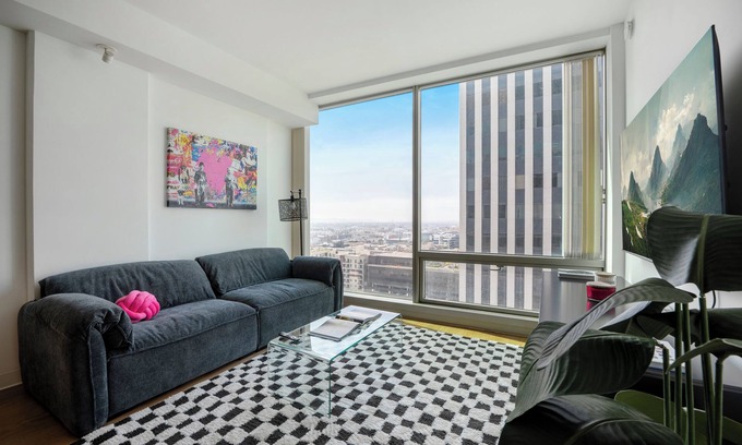 Carthay Circle Apartment | koreatown y
