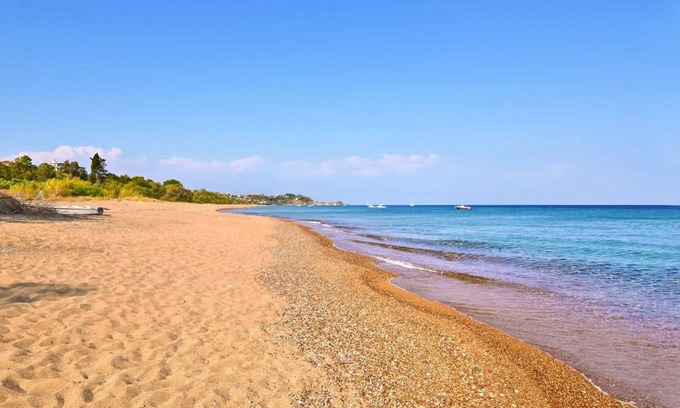 Koroni Apartment | Koroni Seaview Retreat - Summer Escape Lodging