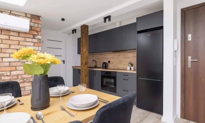 Katowice Apartment | Kosciuszki 31B | Spacious Apartment | Desk
