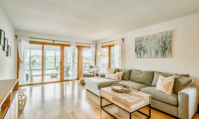 Plymouth House | Koselig Cottage on Medicine Lake w/Chef's Kitchen, Coffee Bar, Arcade & Dock