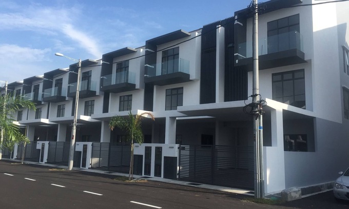 Taman Mahajaya House | Kota Laksamana Comfortable Crowd by Step-In