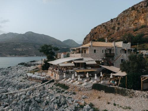 Limeni House | Kourmas Suites