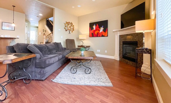 Vancouver House | Kozy-in-the-'Couv *Near PDX *Long Stay Discounts*Great 4 Families & Groups!