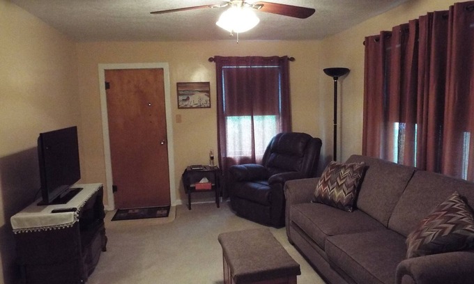 Melvern House | Kozy Landing, 2 Bedroom Home, by city park