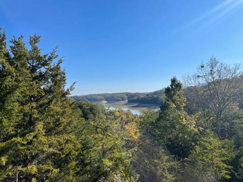 Sevierville House | Kozy Retreat At The Lake by American Patriot Getaways