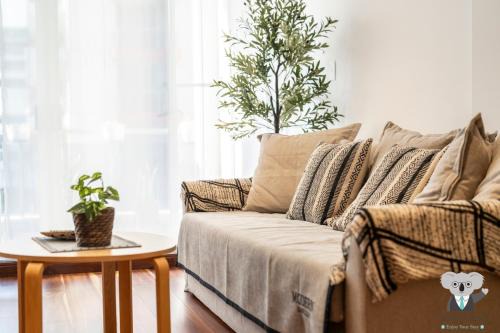 Waterloo Apartment | KozyGuru | Waterloo| Modern 2Level 2BR Apt Parking