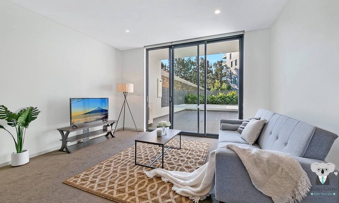 Wolli Creek Apartment | KOZYGURU | Wolli Creek | Kozy 3 BED APT + Free Parking | NWC009