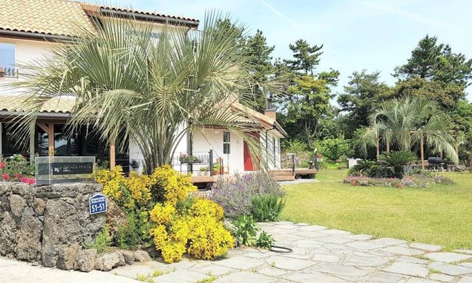 Seongsan House | 86 m² House ∙ 2 bedrooms ∙ 8 guests
