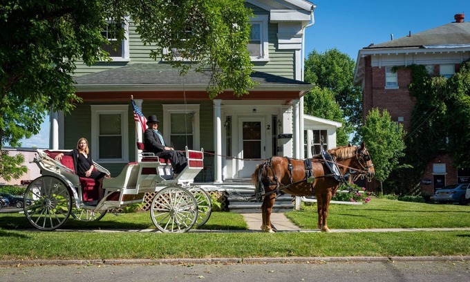 Baldwinsville House | Kratzer House at Mohegan Manor Restaurant and wedding facilities