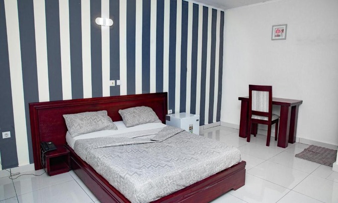 Douala Hotel | krEMLin