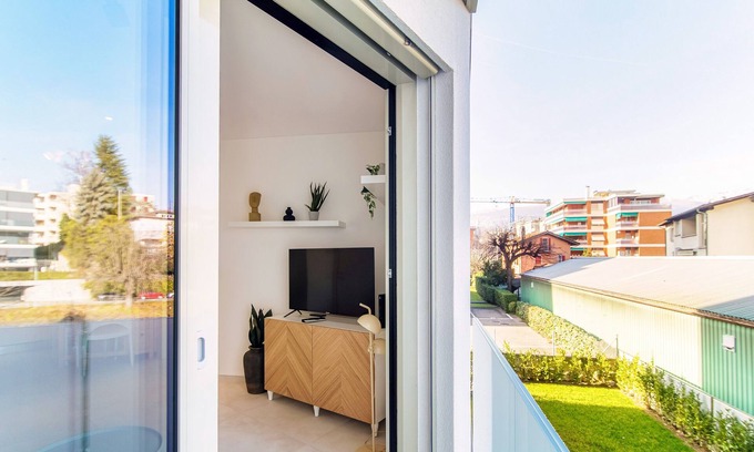 Massagno Apartment | Kristall 9