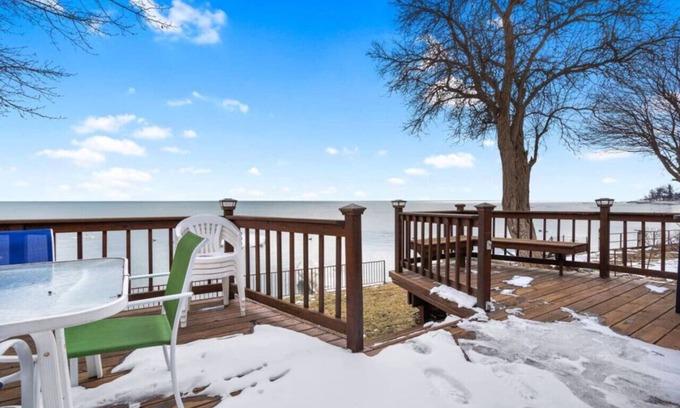Port Sanilac House | Krusty Krab! Lakefront Getaway, Walk to Downtown!