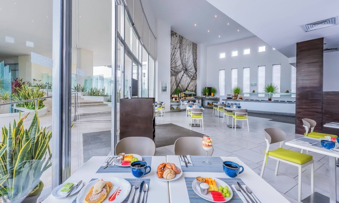 Downtown Cancun Hotel | Krystal Urban Cancun & Beach Club
