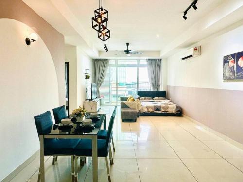Taman Century Apartment | KSL City Mall 6pax with 55” TV & Netflix@2CarPark