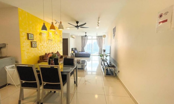 Taman Century Apartment | KSL Mall 8-12 pax, 65 inc TV Nflix ,HBO , Bathtub High floor