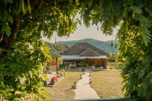 Gornji Milanovac House | Kuća Luna