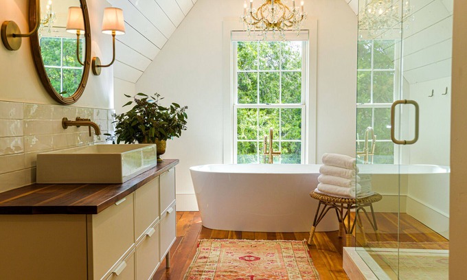 Jacksonville House | Kubli Haus - Suite #3 ~ Luxury, Style & Location, 1 block to Britt