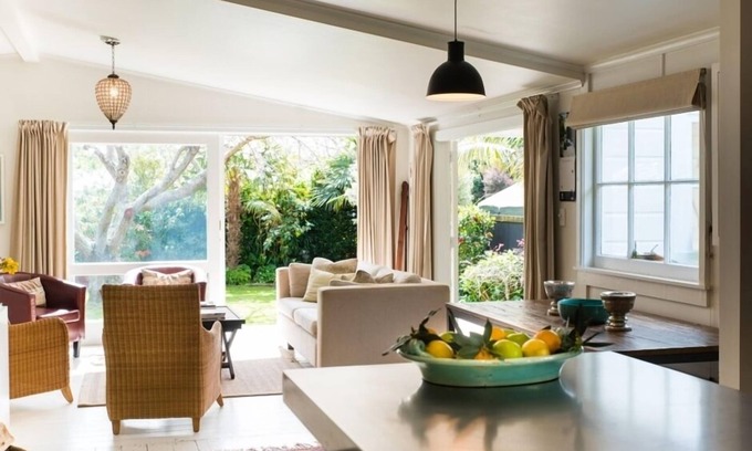 Te Awanga House | Kuku Cottage. The perfect coastal getaway.