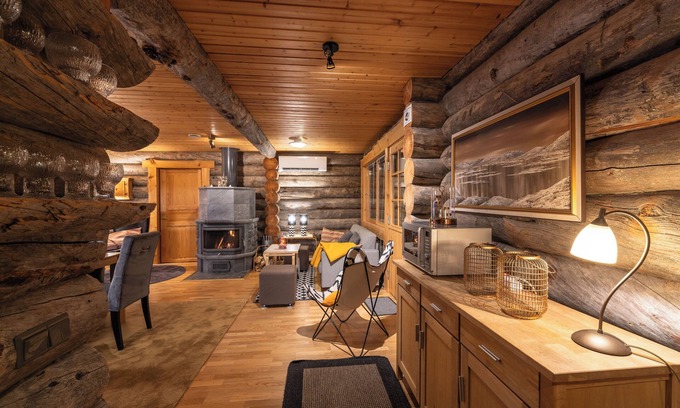 Saariselka Cottage | Kuukkeli Log Houses Villa Aurora (Pupula)