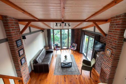 Uskudar Apartment | Kuzguncuk Retreat W Stunning Views and Local Charm