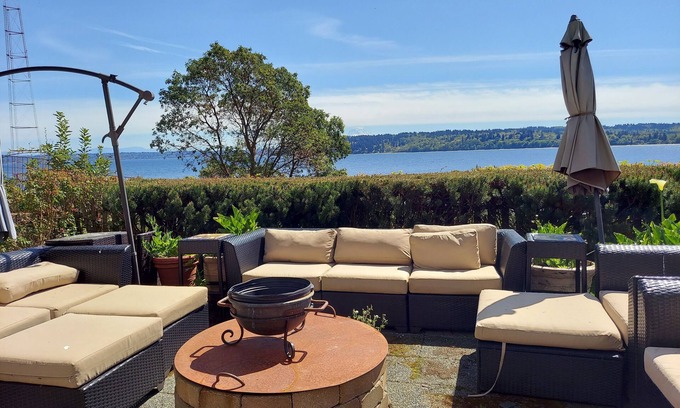 Vashon Island Apartment | KVI BEACH HOUSE STUDIO! Directly Above Vashon's Favorite Beach!