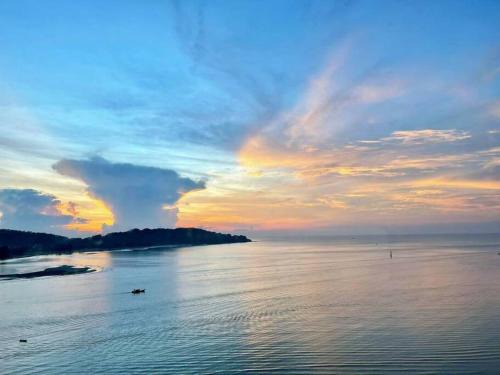 Kuantan Apartment | KWRC Imperium Residence Seaview Beachfront