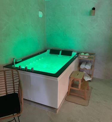 Dinsheim Apartment | KY Room