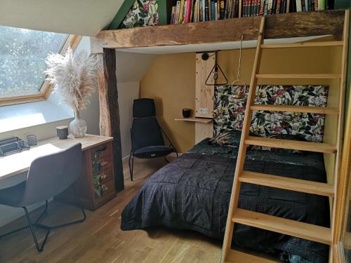 Saint-Pierre-Langers House | L'étable buissonnière