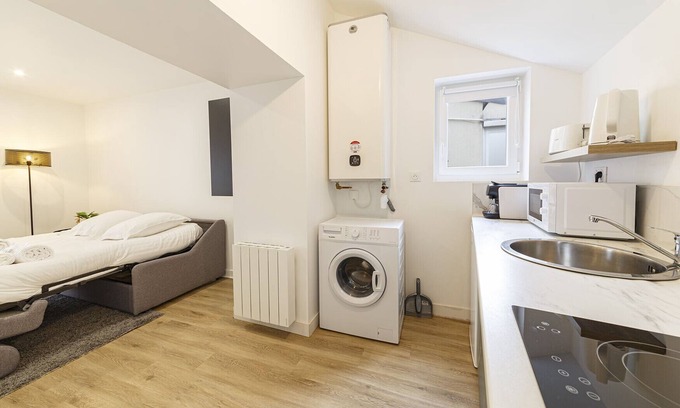 Saint-Serge Apartment | L'Acacia - Studio coquet proche centre