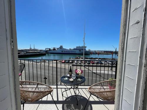 Downtown Le Havre Apartment | "L'ancre" Studio Perret Pleine vue mer