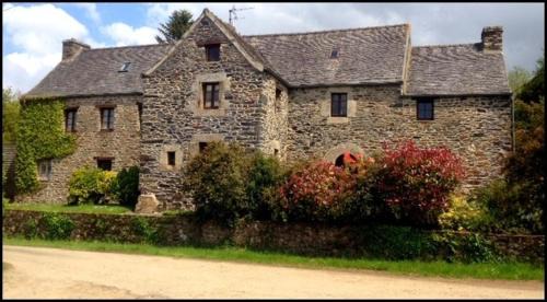 Saint-Thegonnec Loc-Eguiner Bed & Breakfast | L'Apothéis