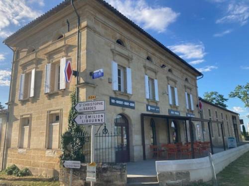 Saint-Genes-de-Castillon Apartment | L'Appartement du Comptoir