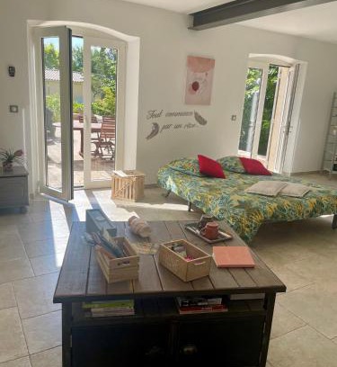 Paradou Bed & Breakfast | L'appart Thé - Charme discret au coeur des Alpilles