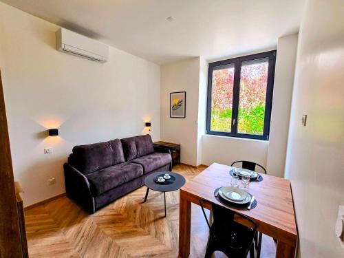 Epinac Apartment | L'appartement 1 by Vindihouses