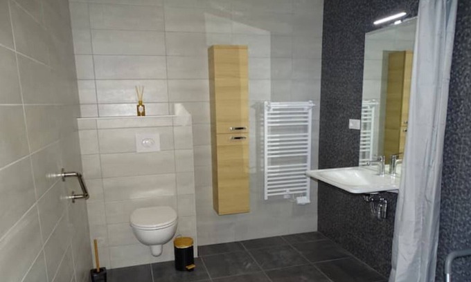 Cuisery Apartment | L'atelier, Proche de Tournus. Studio PMR Pour 1 Couple
