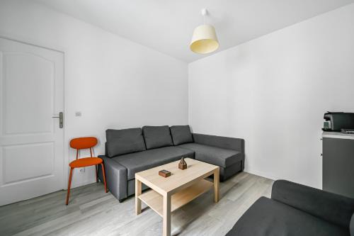Porte de Clichy Apartment | L'Atelier Secret - Batignolles - Métro - Paris 17