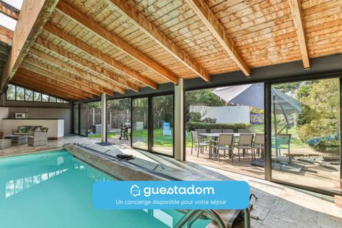 Challans House | L'atypique - Piscine intérieure - Wifi