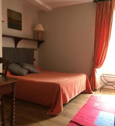 Saint-Cirq-Lapopie Hotel | L’Auberge du Sombral