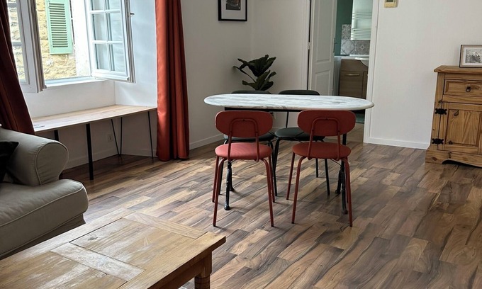 Laval Apartment | L'authentique Lavallois