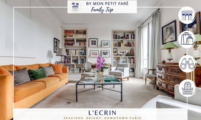 17th Arrondissement Apartment | L'Ecrin - Bright and beautiful views -Batignolles