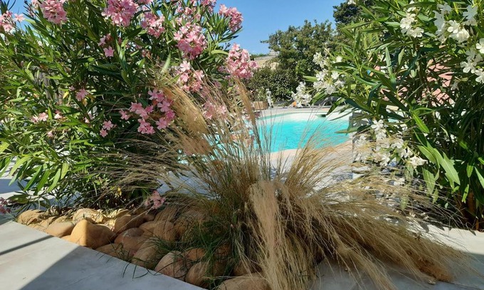 Aramon House | L'EN HAUT