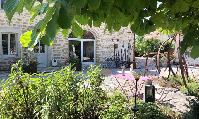 Menetru-le-Vignoble Bed & Breakfast | L'Entre-Coeur