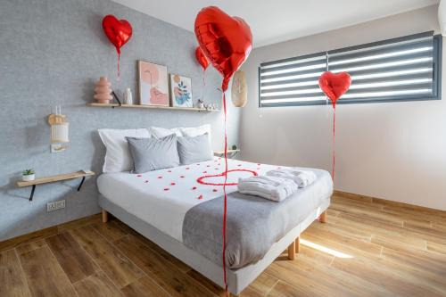 Le Somail Apartment | L'entre deux-suite romantique - jacuzzi privatif - clim réversible - wifi