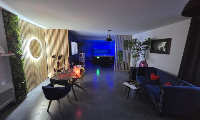 Calais City Center Apartment | L'escale du Desir Love Room spa Privatif