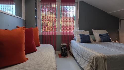 Le Taillan-Medoc House | L Escapade Médocaine Guest Room with Private Driver