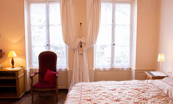 Accolay House | L'Escapade Place Voltaire