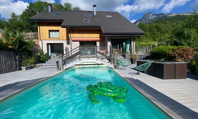 Entremont-le-Vieux Apartment | L'eterlou superb apartment swimming pool sauna jacuzzi