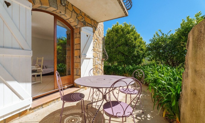 Le Bar-sur-Loup Apartment | L'Eugénie - appt climatisé vue montagne
